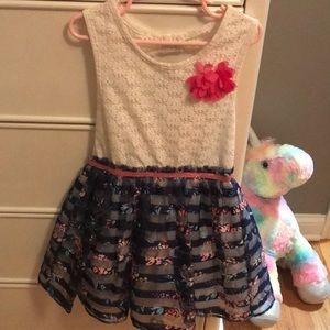 Very Pretty Size: 6 Dress